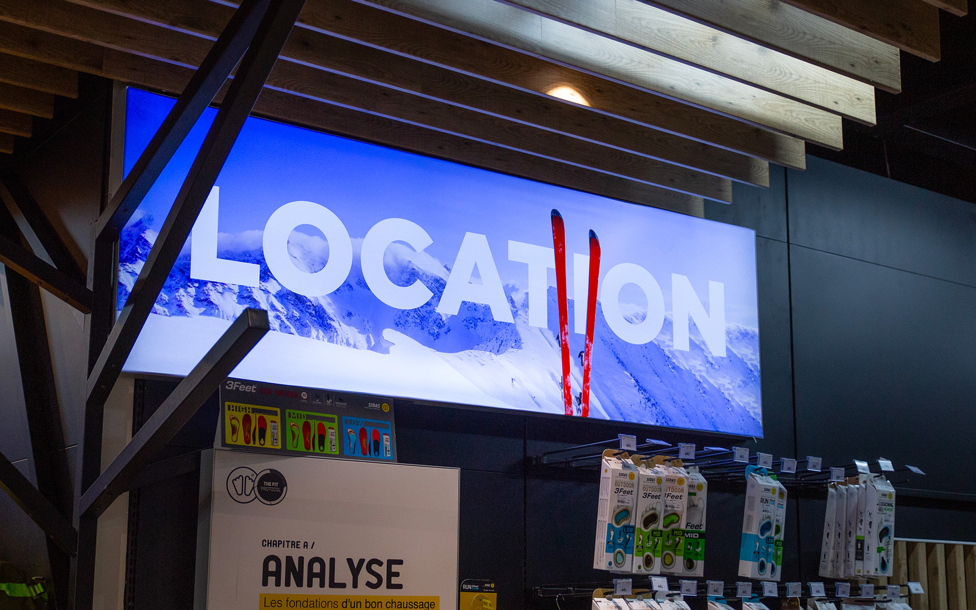 GO Sport Outdoor Chambéry - PLV rayon ski - Anne-Sophie Massip Graphiste Freelance à Annecy