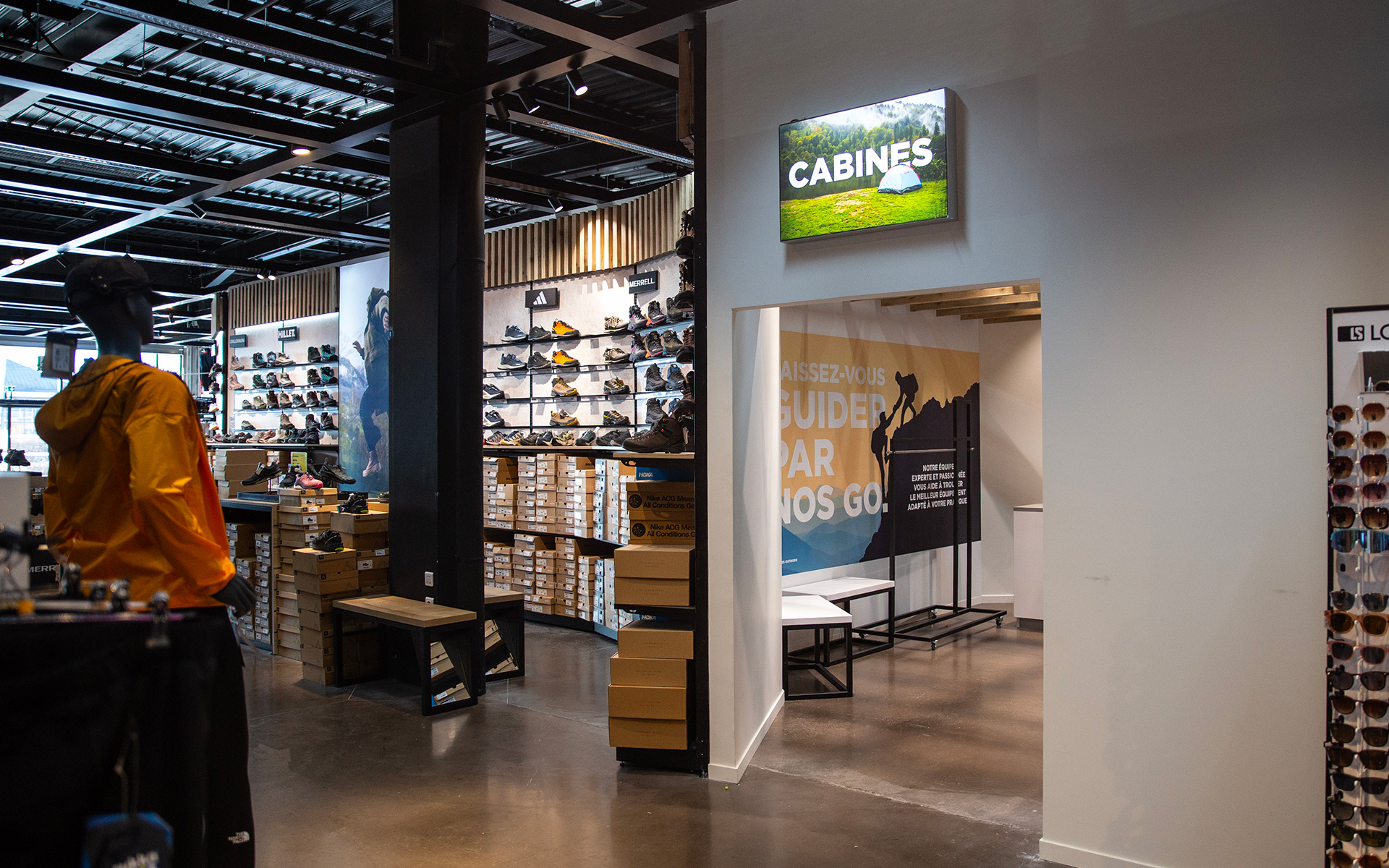 GO Sport Outdoor Chambéry - Habillage cabines du magasin - Anne-Sophie Massip Graphiste Freelance à Annecy