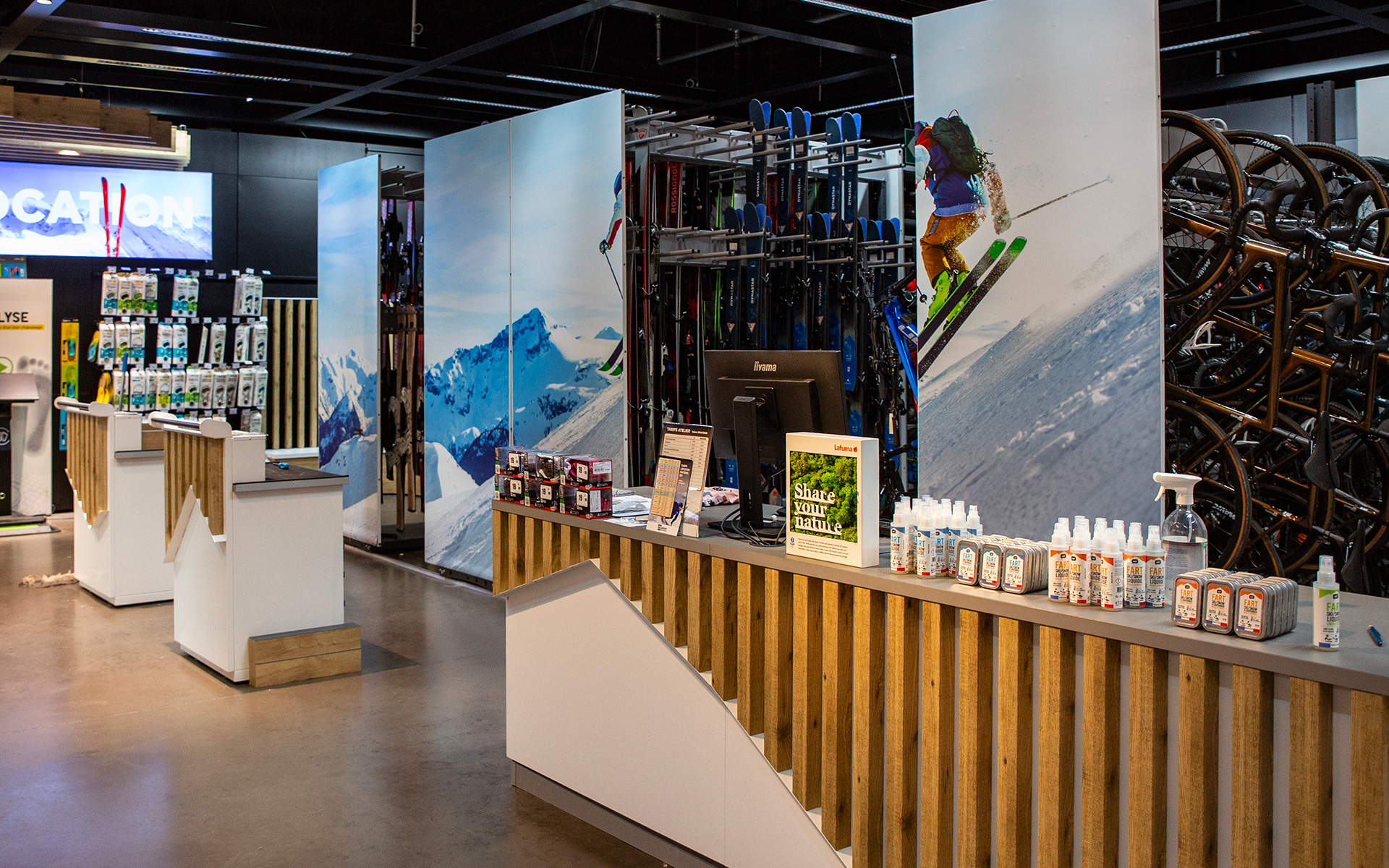 GO Sport Outdoor Chambéry - Habillage du rayon ski - Anne-Sophie Massip Graphiste Freelance à Annecy